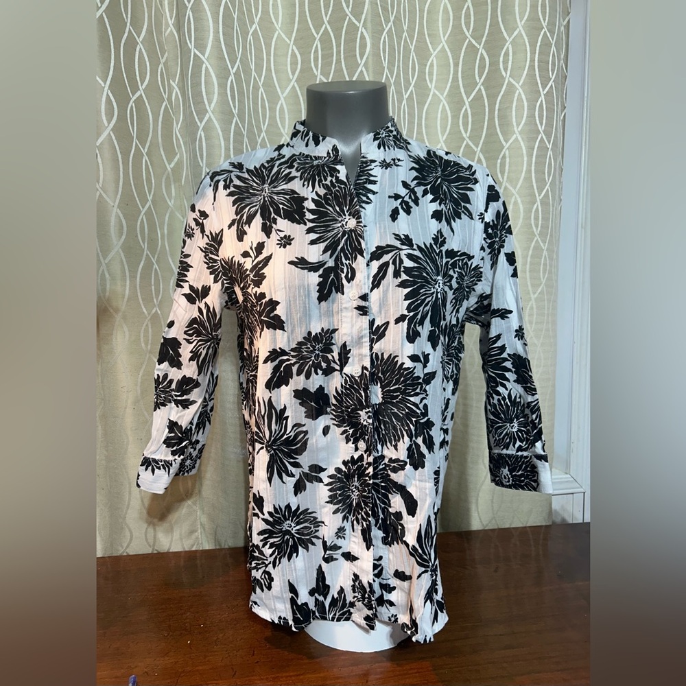 Pennmans Black & White Floral Button-Up Blouse Nerou collar